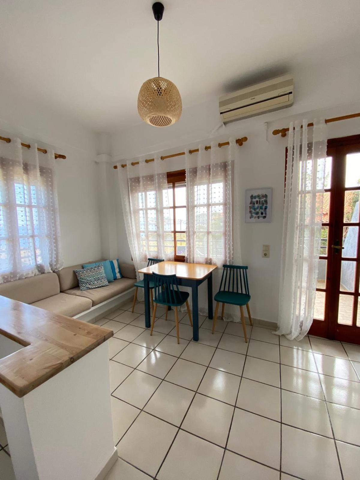 Evita Bay Agia Pelagia Heraklion Bilik gambar