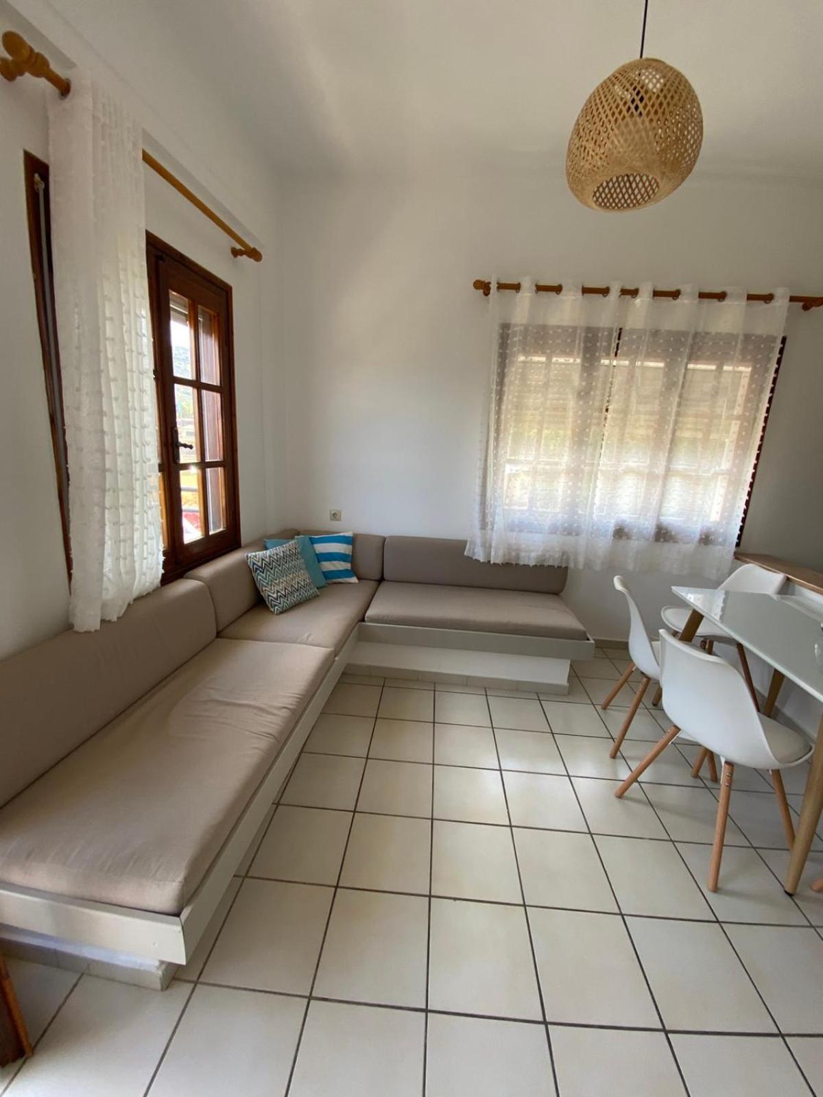 Evita Bay Agia Pelagia Heraklion Bilik gambar